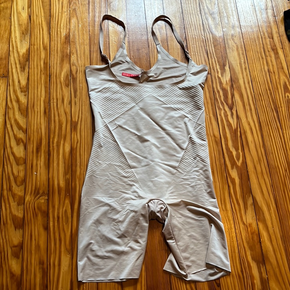 SPANX Thinstincts 2.0 Open Bust Mid-Thigh Bodysuit
